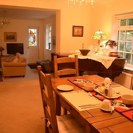 Holly House * Settle